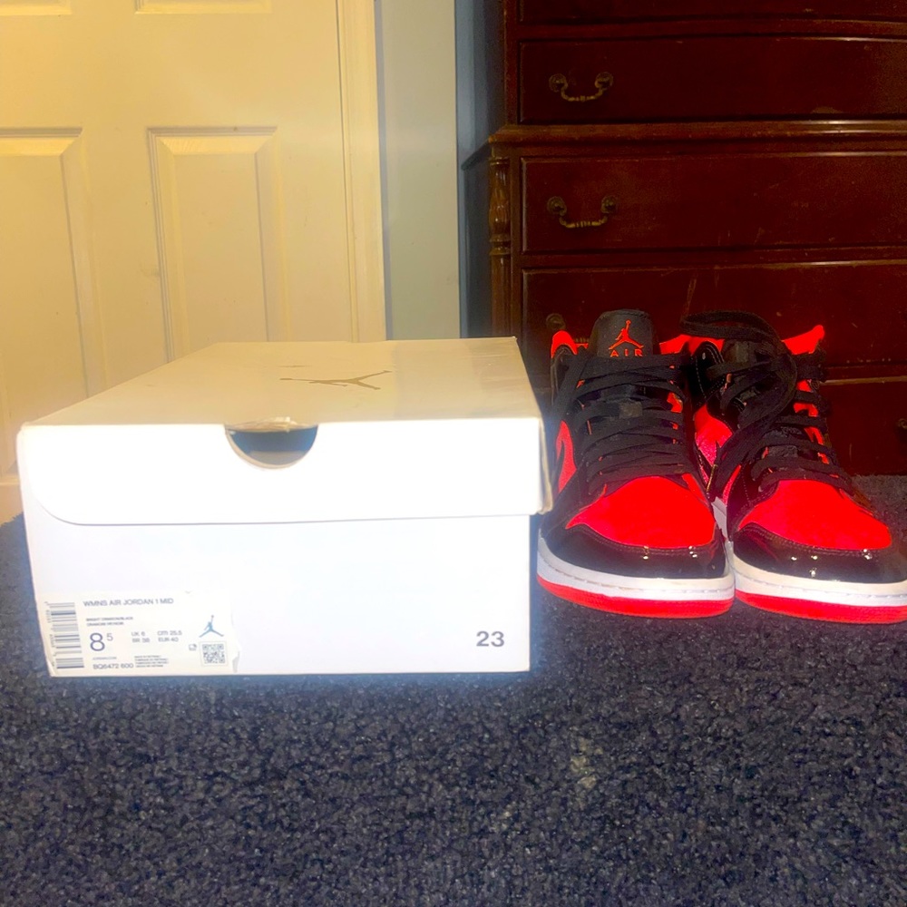 WMNS AIR JORDAN 1 MID